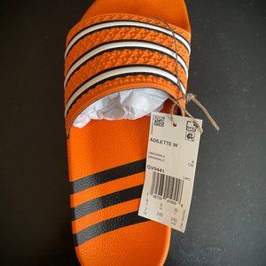 adidas Originals Womens Adilette Slides Size 7 in Bright Orange